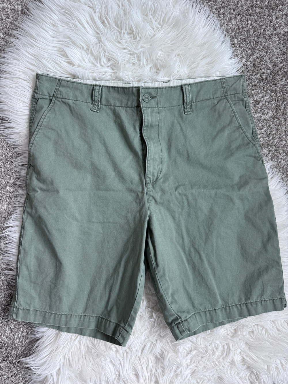 Old Navy Lived-In Straight Sage Green Chino Shorts 38